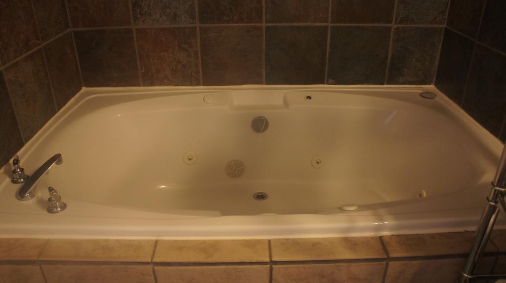 Welcome Traveller Motel Kingston Room photo